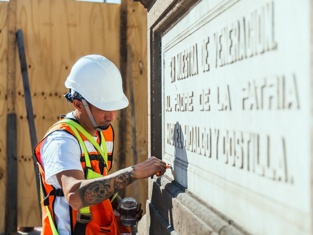 Restauración del Arco de la Independencia en Monterrey avanza a su segunda etapa