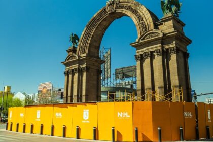 Restauración del Arco de la Independencia en Monterrey avanza a su segunda etapa