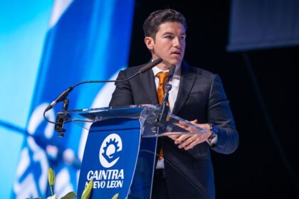 Acuden Claudia Sheinbaum y Samuel García a toma de protesta de la CAINTRA