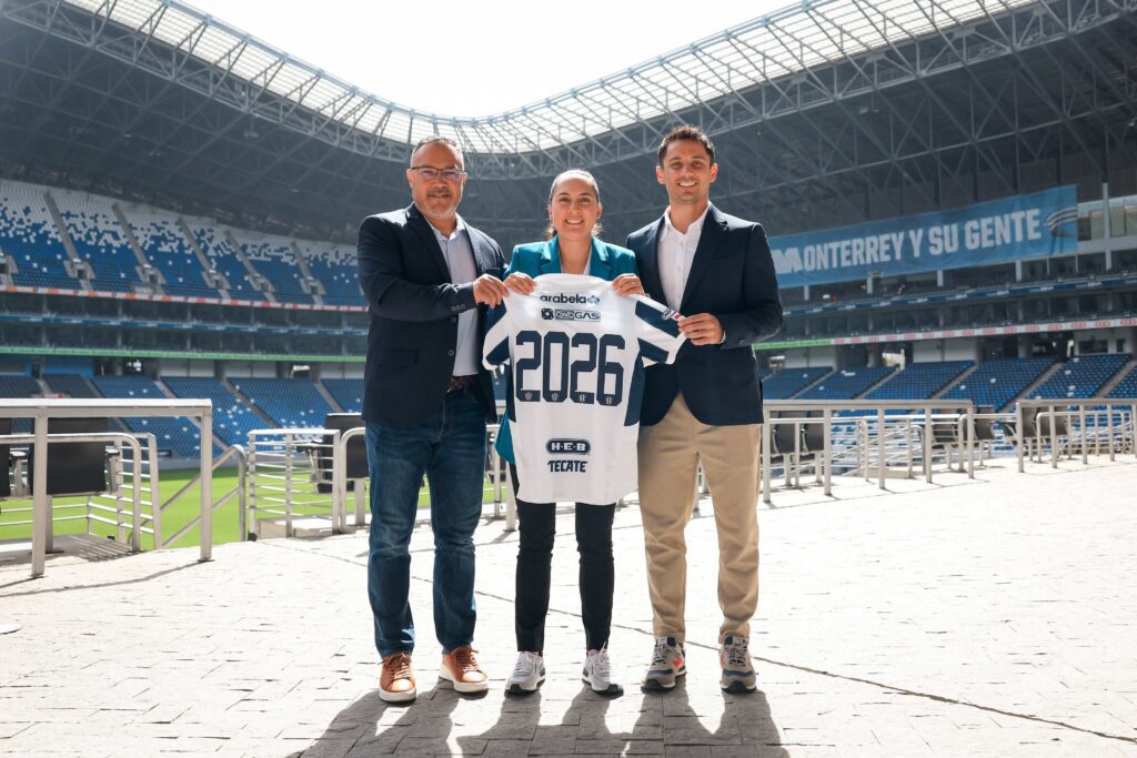 Amelia Valverde renueva con Rayadas hasta 2026 y busca el tricampeonato