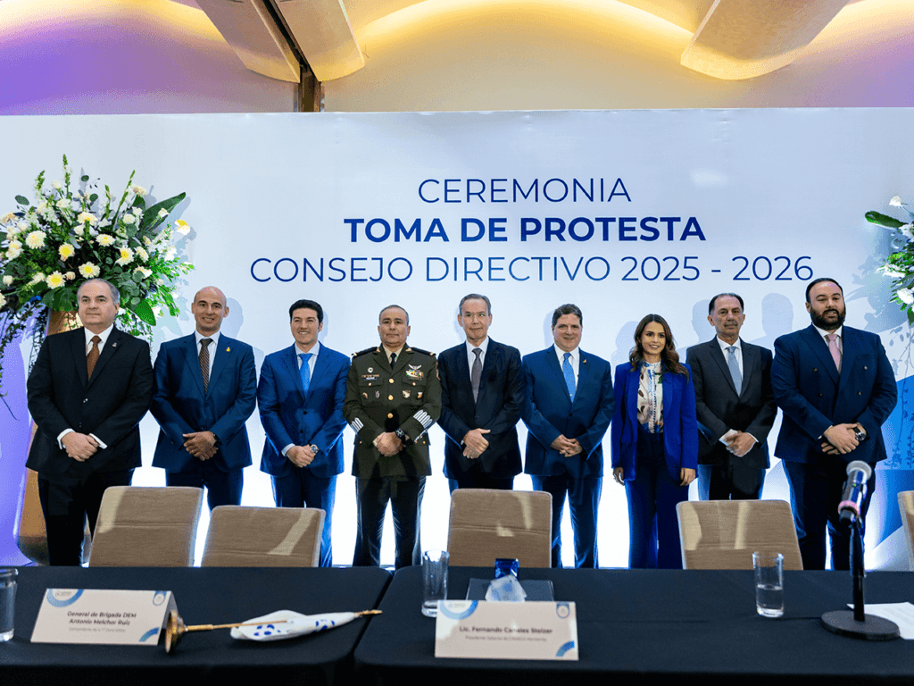 Gobernador de Nuevo León encabeza toma de protesta del nuevo Consejo Directivo de CANACO