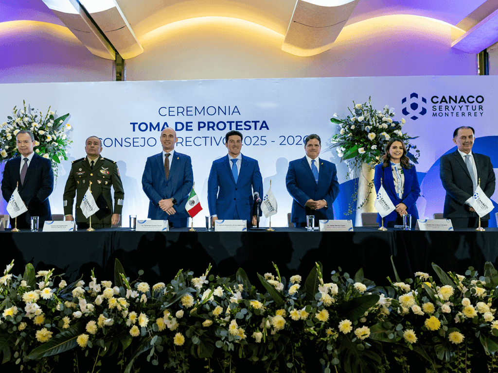 Gobernador de Nuevo León encabeza toma de protesta del nuevo Consejo Directivo de CANACO
