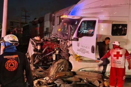 Tráiler choca contra tren en Monterrey en la colonia talleres; deja dos lesionados