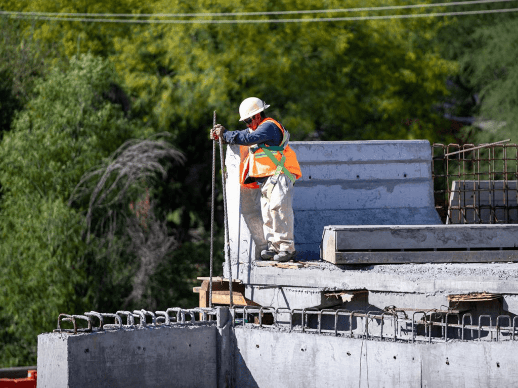 Avanzan obras de Carretera Interserrana Samuel García