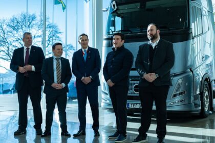 Confirma Volvo un billón de dólares de inversión para su planta en Nuevo León