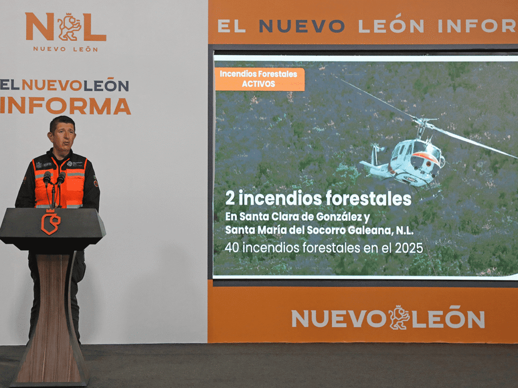 Protección Civil de Nuevo León combate incendios activos en Galeana