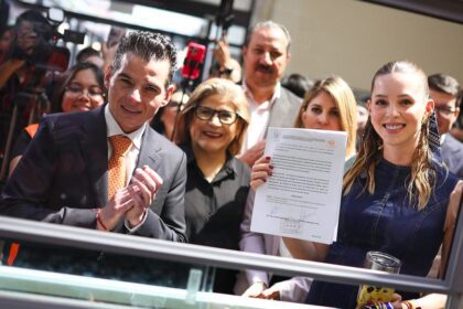 Miguel Á. Flores Serna y Mariana Rodríguez presentan iniciativa para aumentar sanciones por abandono de menores en Nuevo León