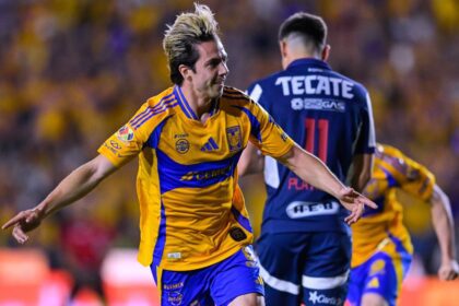 Tigres remonta y gana 2-1 a Rayados en un Clásico Regio de locura