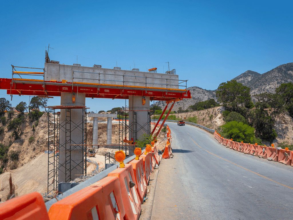 Avanza la Carretera Interserrana que impulsará el comercio exterior