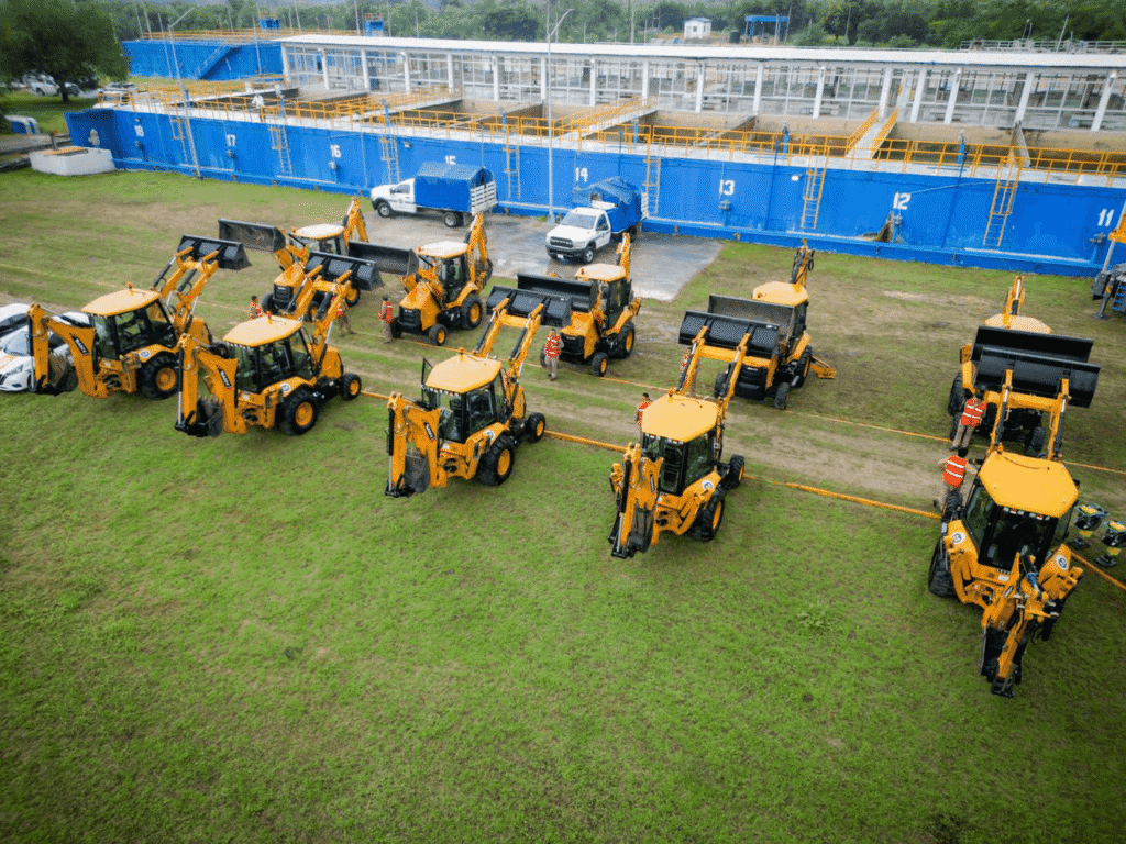 Entrega Samuel García 165 unidades para operatividad de Agua y Drenaje