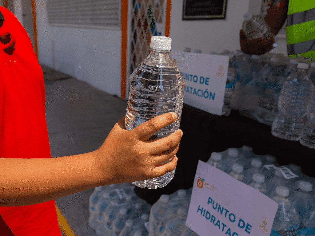 Instalan Puntos de Hidratación en Planteles de Educación Básica de Nuevo León