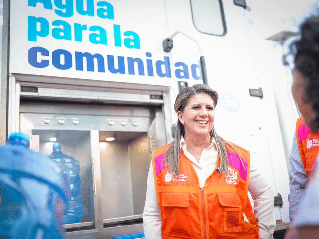 lleva-nuevo-leon-arca-continental-heineken-agua-ante-ola de calor