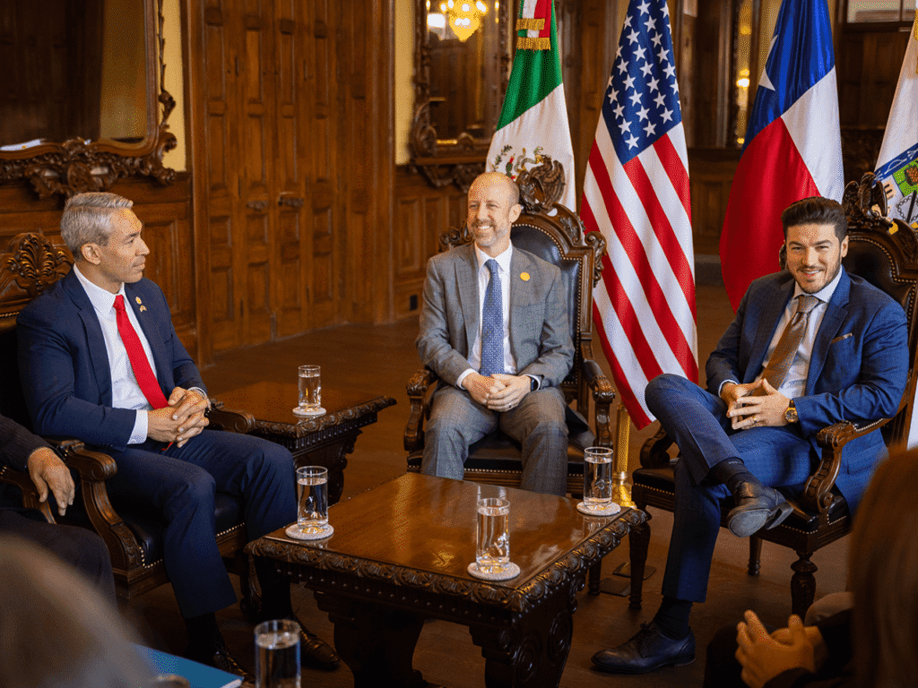 Samuel García fortalece lazos con alcaldes del sur de Texas