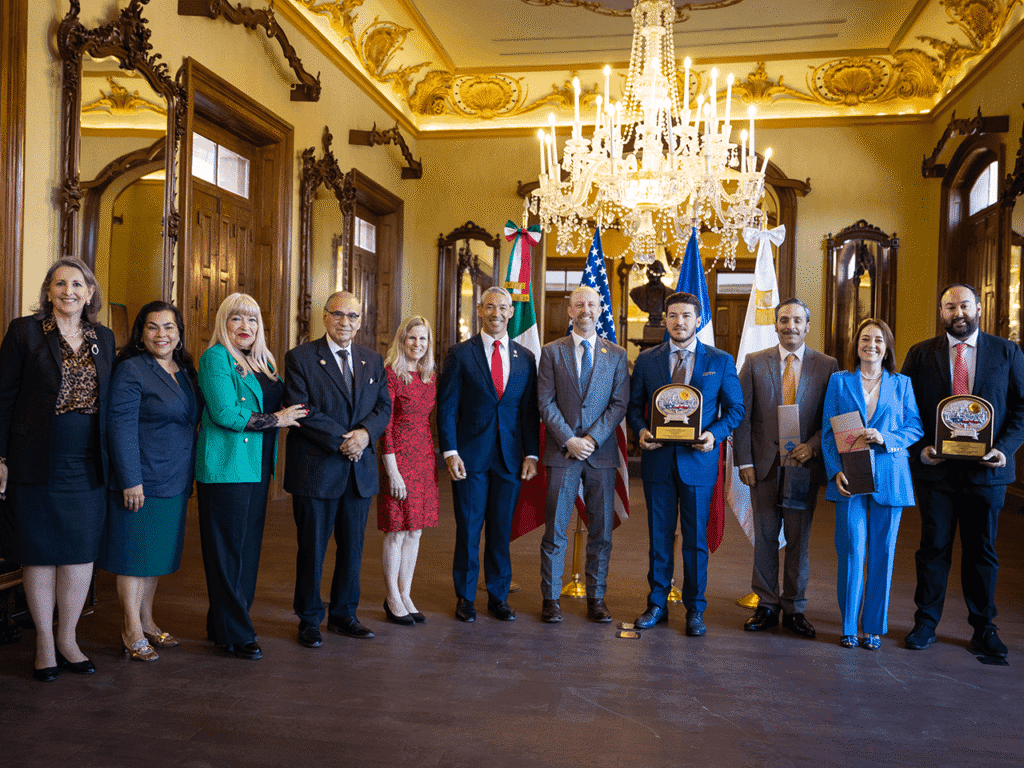 Samuel García fortalece lazos con alcaldes del sur de Texas