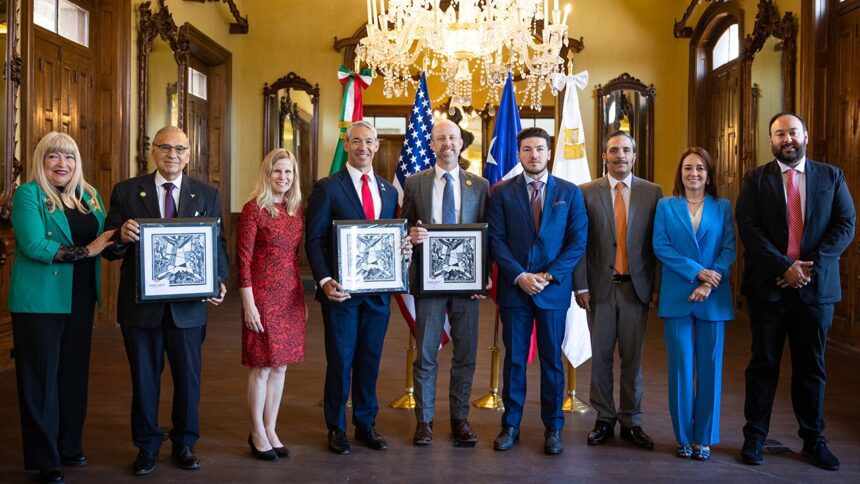 Samuel García fortalece lazos con alcaldes del sur de Texas