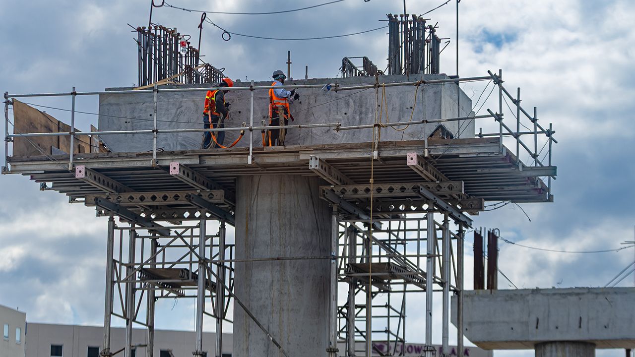 Obra de la Línea 6 del Metro acelera para liberar vialidades en Apodaca