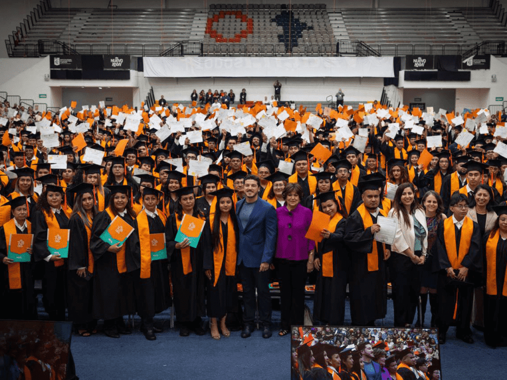 Atestigua Samuel García graduación de más de mil estudiantes de la Preparatoria Abierta