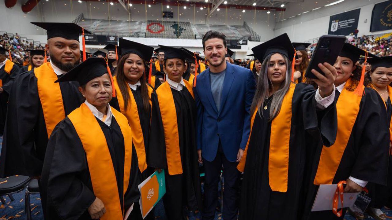 Atestigua Samuel García graduación de más de mil estudiantes de la Preparatoria Abierta
