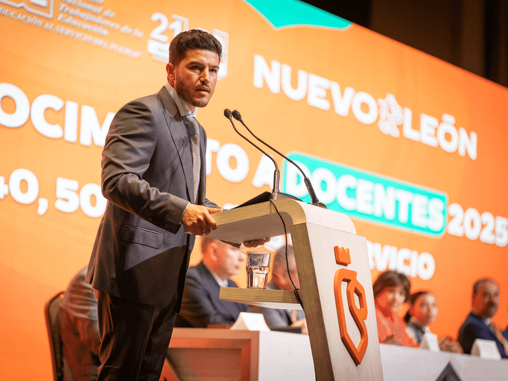 Gracias a las maestras y maestros Nuevo León es primer lugar en todo; Samuel García