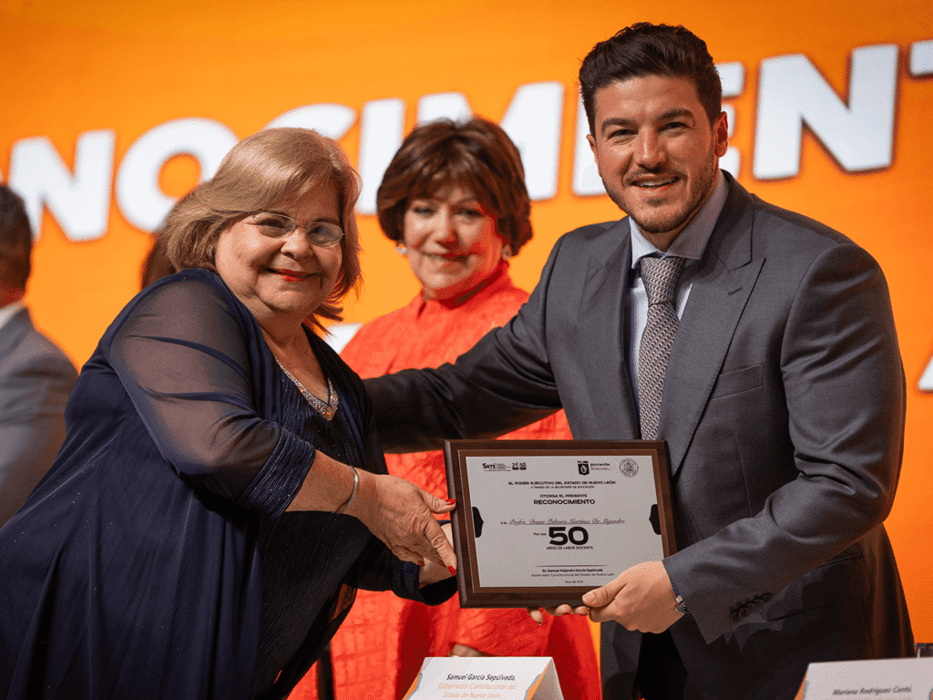 Gracias a las maestras y maestros Nuevo León es primer lugar en todo; Samuel García