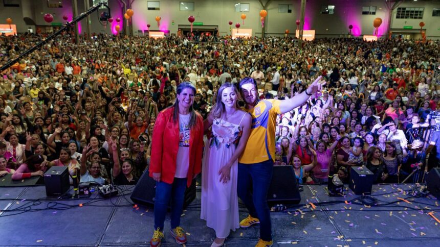 El Gobernador Samuel García y su esposa Mariana Rodríguez encabezaron el festejo del Día de las Madres en Cintermex y agradecieron a todas las mamás de Nuevo León