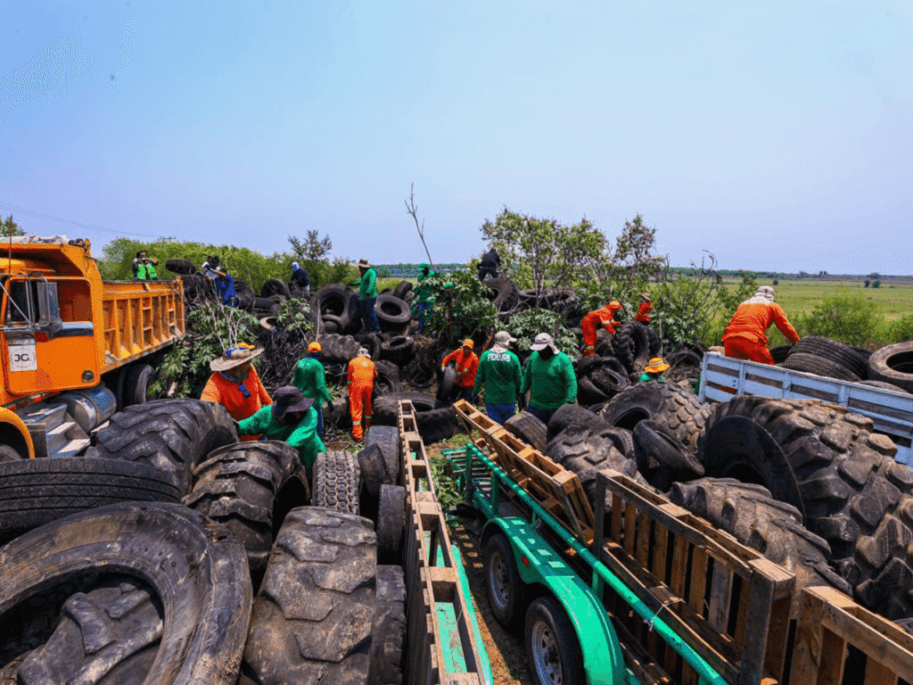 Suspenden tiradero clandestino en Cadereyta y evitan quema masiva de llantas