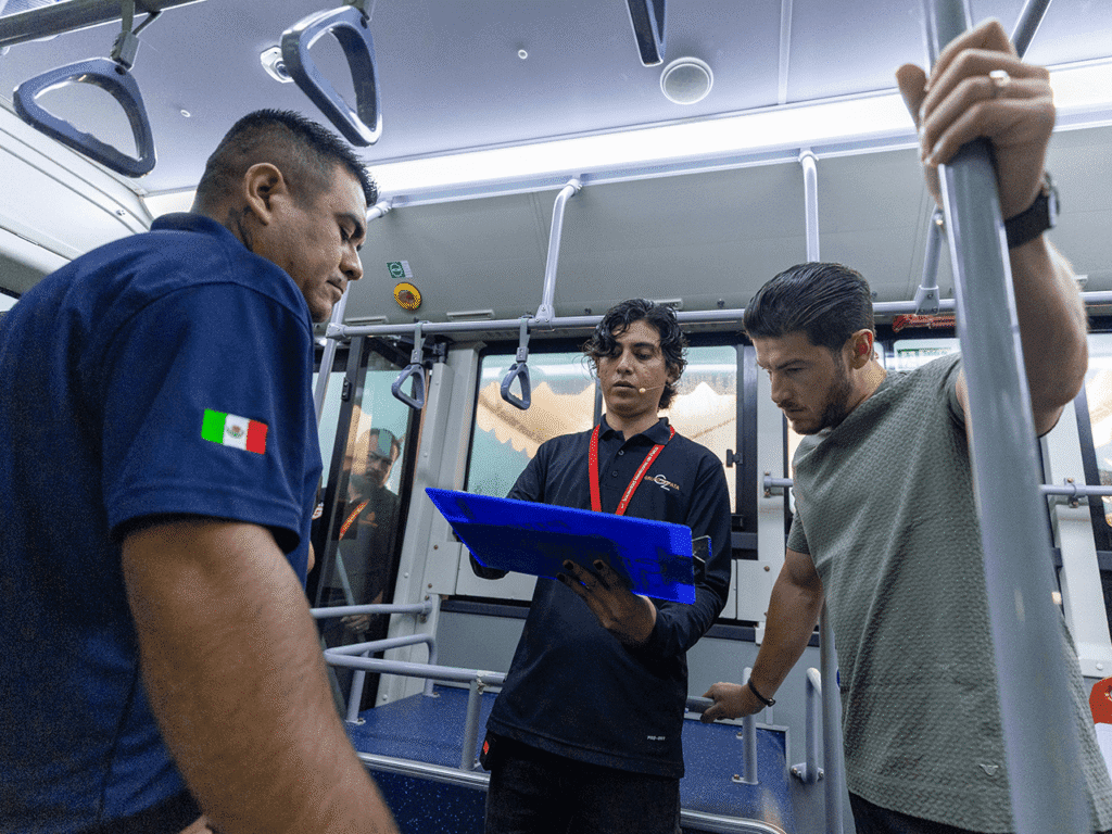 Entrega Samuel García 30 unidades nuevas para el inicio de las operaciones de la ruta 172 Cometas