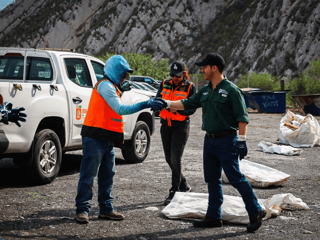 Secretaría de Medio Ambiente de Nuevo León y voluntarios unen fuerzas para limpiar La Huasteca