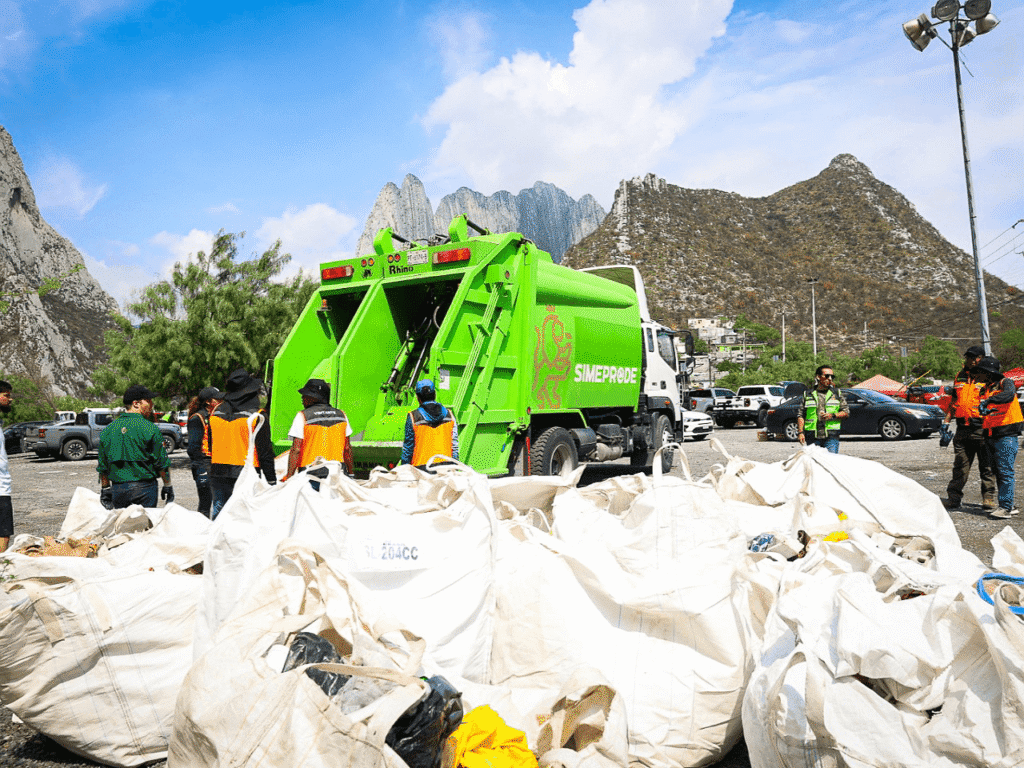 Secretaría de Medio Ambiente de Nuevo León y voluntarios unen fuerzas para limpiar La Huasteca