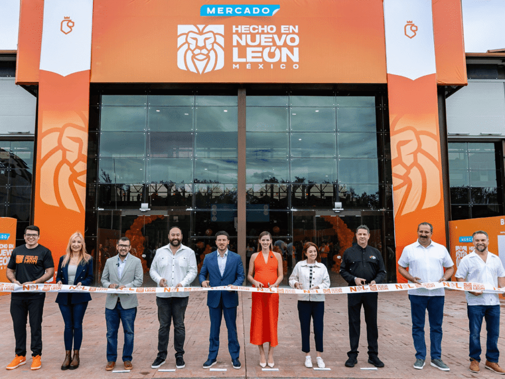 Samuel García y Mariana Rodríguez celebraron el15 aniversario del programa “Hecho en Nuevo León” impulsando el consumo local