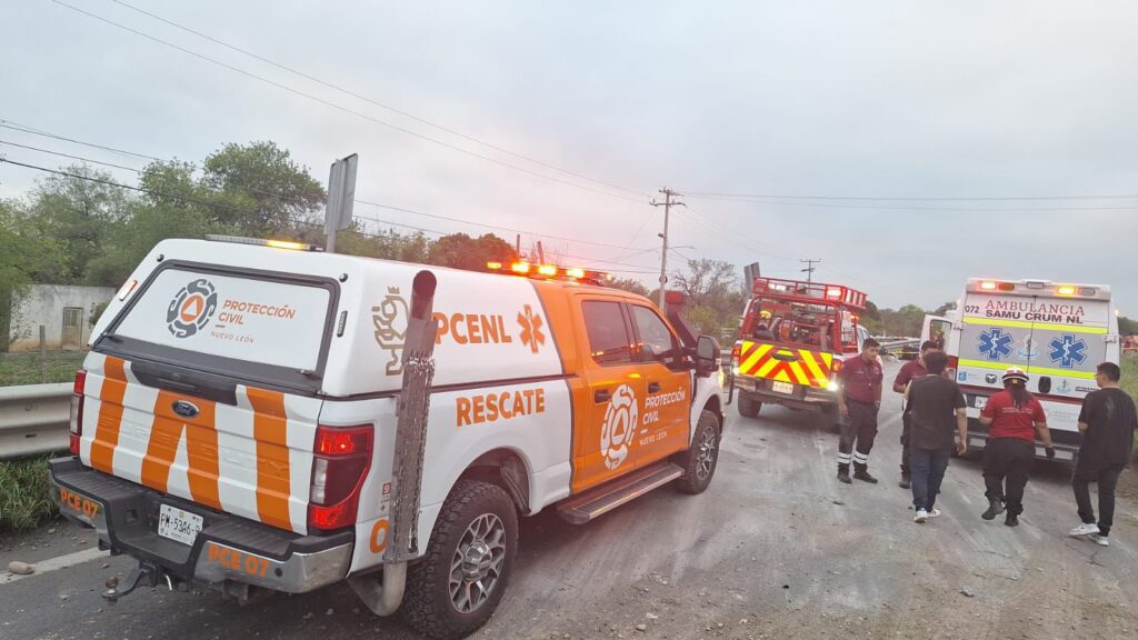 Autobús vuelca en Hualahuises: Mueren 11 personas en NL; el conductor perdió el control en una curva