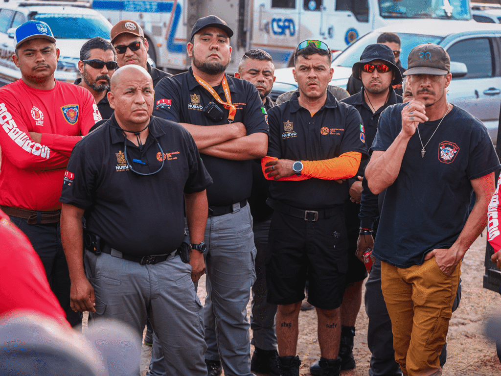 Rescatistas de Nuevo León inician labores en Texas tras inundaciones