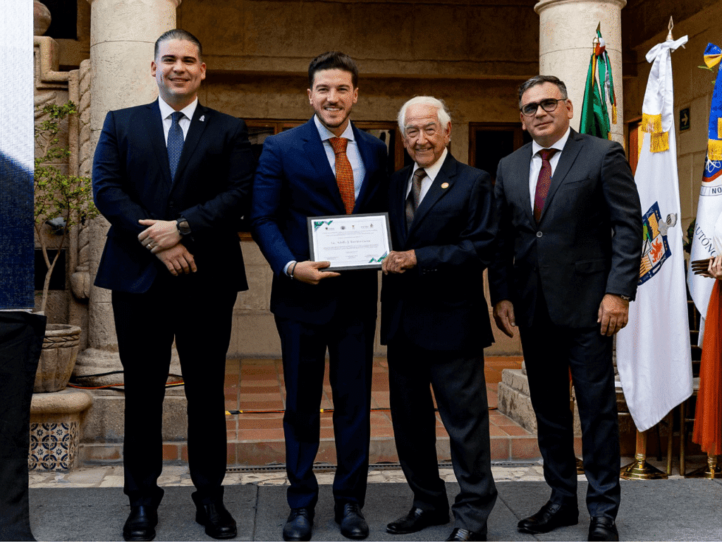 Resalta Gobernador labor de la UANL en preparación de nuevos abogados