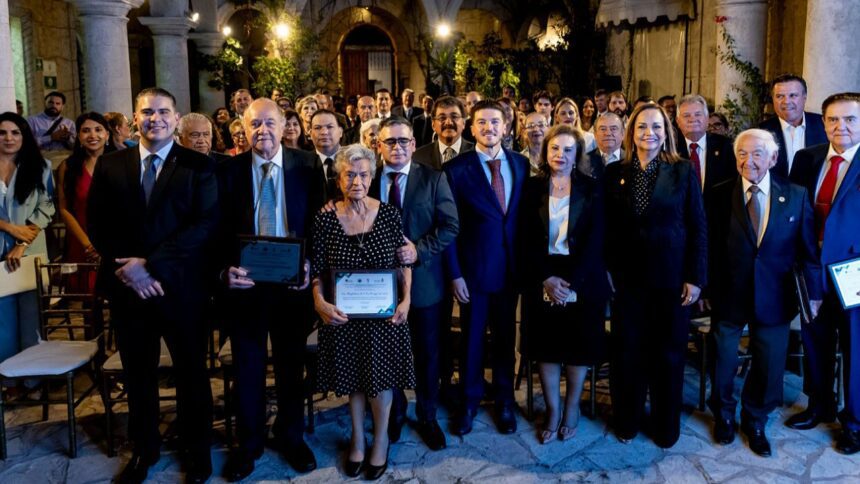 Resalta Gobernador labor de la UANL en preparación de nuevos abogados