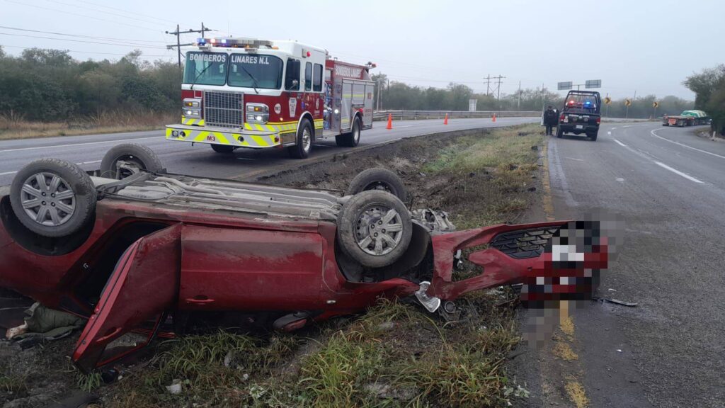 Dos volcadura consecutivas paralizan Carretera Nacional en Linares