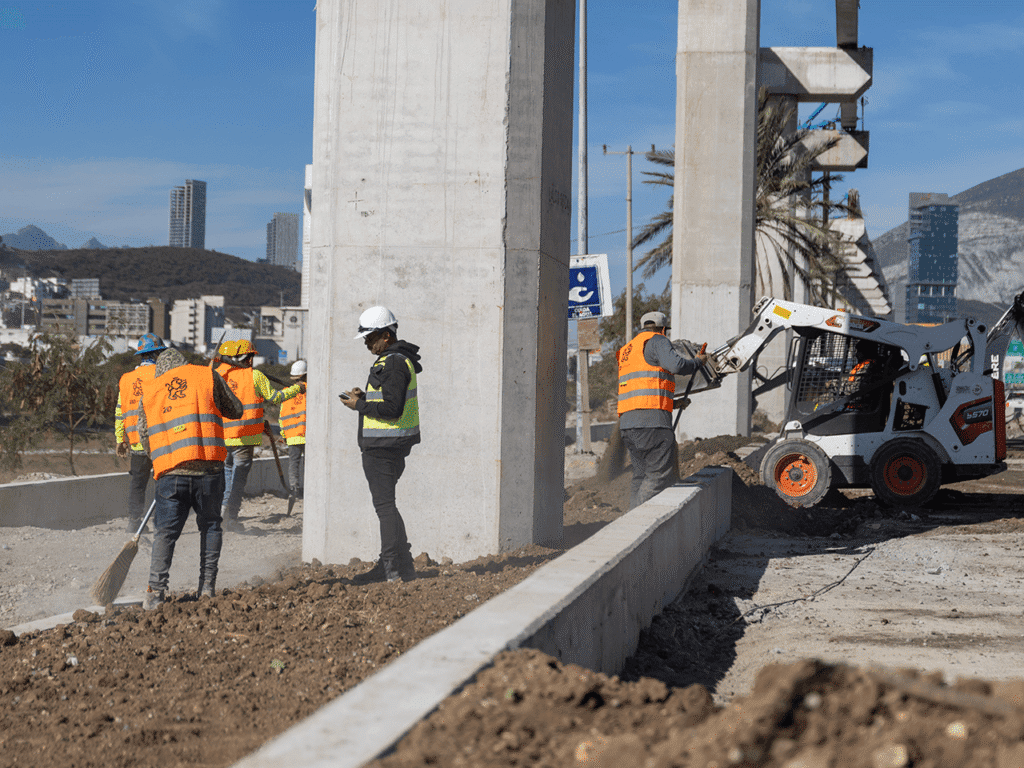 Arranca Gobernador obras del Parque Lineal Palacio Federal-Fundidora y supervisa avances en Av. Constitución