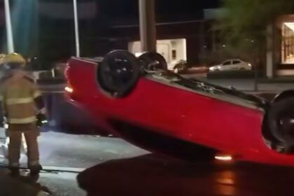 Atiende Protección Civil NL volcadura en la colonia Santa María