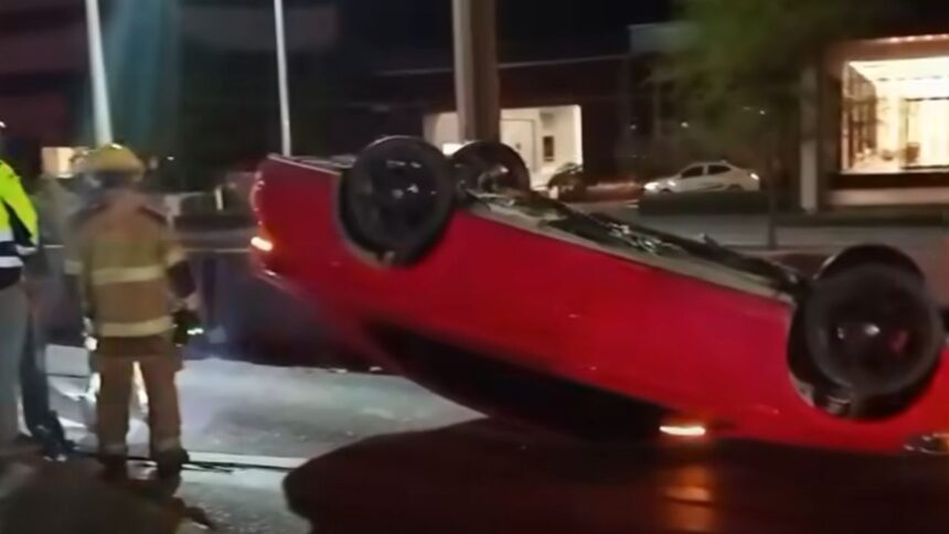 Atiende Protección Civil NL volcadura en la colonia Santa María