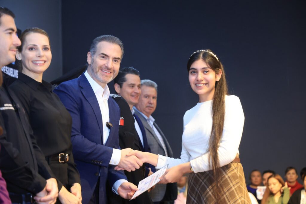 Llega DIF Monterrey a más de 800 beneficiados del programa "Maneja Seguro"