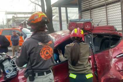 Choque de transporte urbano deja una mujer lesionada en Monterrey