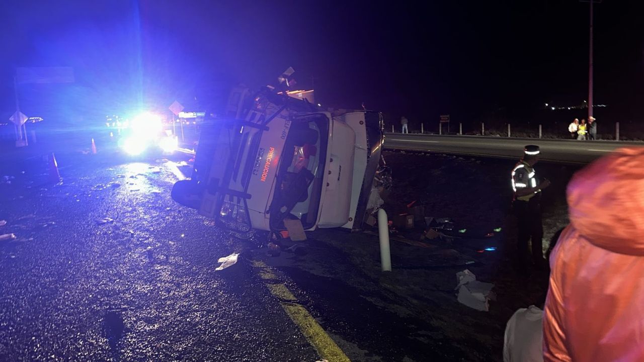 Choque entre tráileres deja un lesionado en la carretera Saltillo