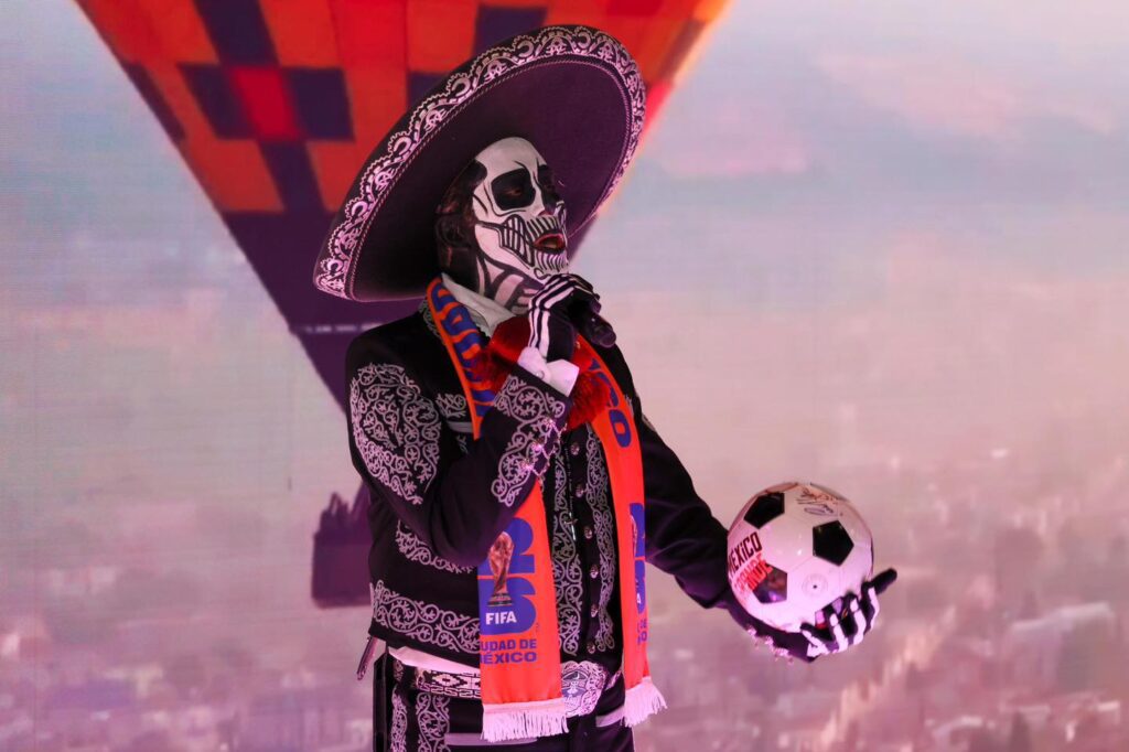 Santiago se promueve como sede mundialista en la FITUR España