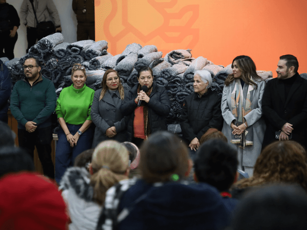DIF Nuevo León entrega más de 2 mil cobijas en la Independencia
