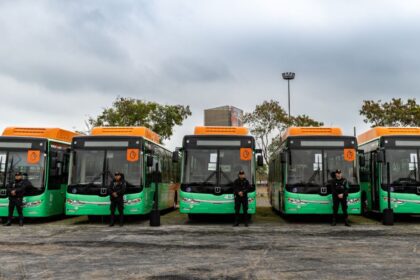 Entrega Samuel García nuevas unidades para beneficiar a más de 200 mil usuarios de la Ruta 225