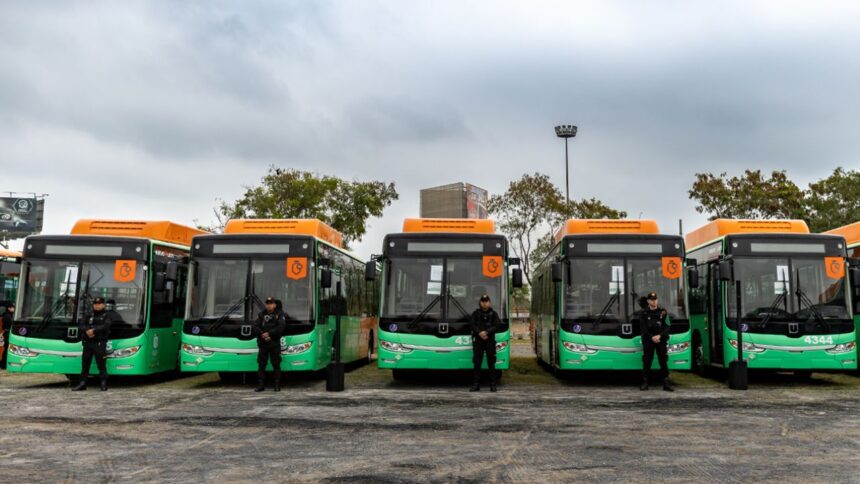 Entrega Samuel García nuevas unidades para beneficiar a más de 200 mil usuarios de la Ruta 225