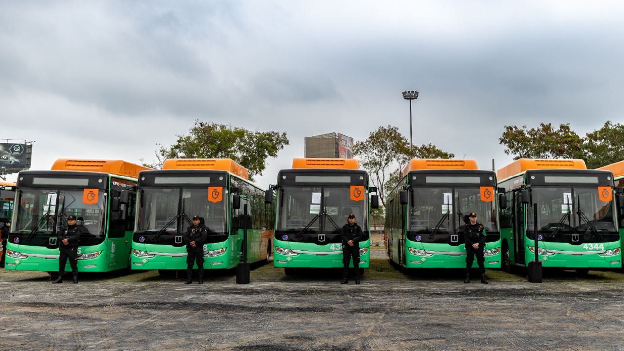 Entrega Samuel García nuevas unidades para beneficiar a más de 200 mil usuarios de la Ruta 225