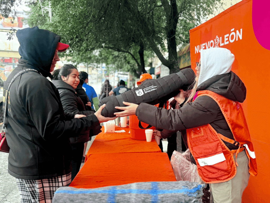 Implementa Secretaría de Igualdad e Inclusión Operativo Invernal en el Centro de Monterrey