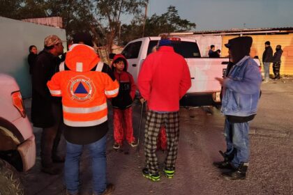 Incendio de tejabanes en Juárez moviliza a cuerpos de auxilio