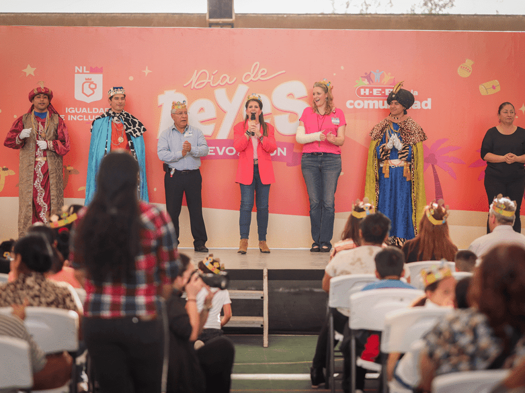 Da Martha Herrera bienvenida a 2026 en Centros Comunitarios y comparte Rosca de Reyes