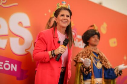 Da Martha Herrera bienvenida a 2026 en Centros Comunitarios y comparte Rosca de Reyes